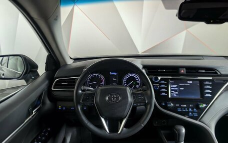 Toyota Camry, 2018 год, 2 800 000 рублей, 20 фотография