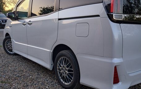 Toyota Noah III, 2018 год, 2 500 000 рублей, 7 фотография