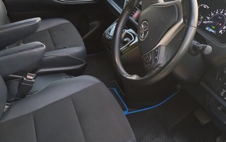 Toyota Noah III, 2018 год, 2 500 000 рублей, 12 фотография