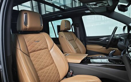 Cadillac Escalade V, 2022 год, 13 000 000 рублей, 16 фотография