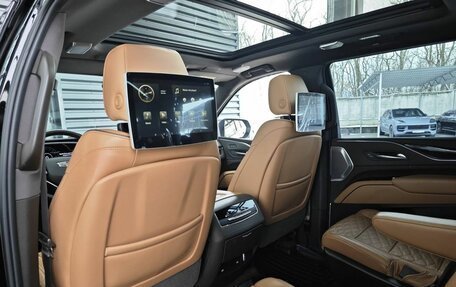 Cadillac Escalade V, 2022 год, 13 000 000 рублей, 17 фотография