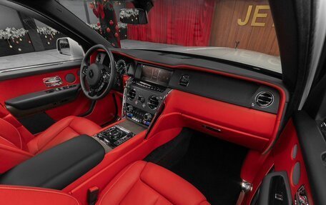 Rolls-Royce Cullinan, 2020 год, 32 900 000 рублей, 19 фотография