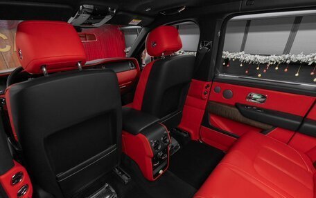 Rolls-Royce Cullinan, 2020 год, 32 900 000 рублей, 23 фотография