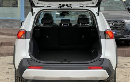 Toyota RAV4, 2025 год, 4 090 000 рублей, 31 фотография