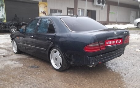 Mercedes-Benz E-Класс, 1997 год, 280 000 рублей, 6 фотография