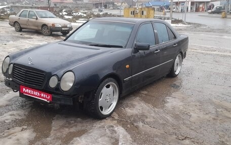Mercedes-Benz E-Класс, 1997 год, 280 000 рублей, 2 фотография