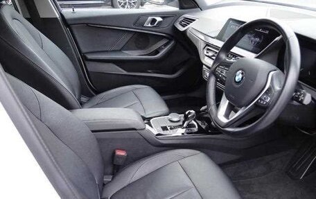 BMW 1 серия, 2022 год, 2 000 000 рублей, 6 фотография