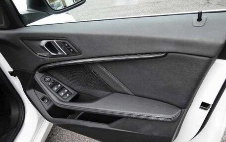 BMW 1 серия, 2022 год, 2 000 000 рублей, 13 фотография