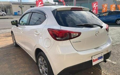 Mazda Demio IV, 2015 год, 957 000 рублей, 2 фотография