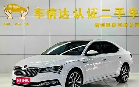 Skoda Superb III рестайлинг, 2022 год, 2 000 000 рублей, 1 фотография