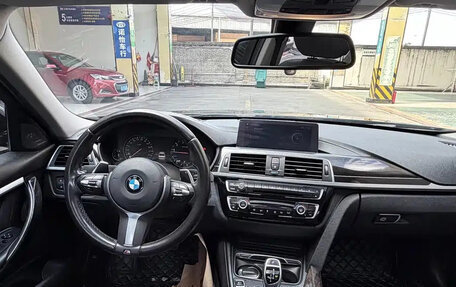 BMW 3 серия, 2018 год, 1 695 000 рублей, 12 фотография