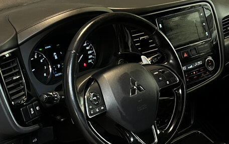 Mitsubishi Outlander III рестайлинг 3, 2017 год, 2 900 000 рублей, 10 фотография