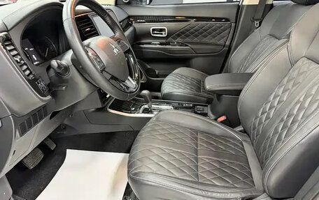 Mitsubishi Outlander III рестайлинг 3, 2022 год, 2 150 000 рублей, 8 фотография