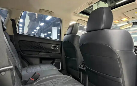 Mitsubishi Outlander III рестайлинг 3, 2022 год, 2 150 000 рублей, 13 фотография