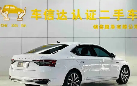 Skoda Superb III рестайлинг, 2022 год, 2 000 000 рублей, 3 фотография