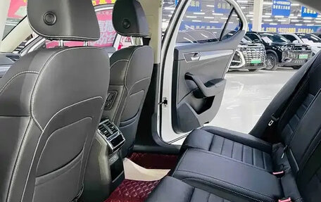 Skoda Superb III рестайлинг, 2022 год, 2 000 000 рублей, 9 фотография