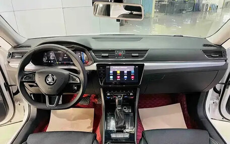 Skoda Superb III рестайлинг, 2022 год, 2 000 000 рублей, 7 фотография