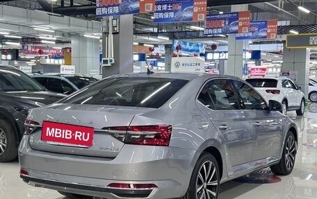 Skoda Superb III рестайлинг, 2023 год, 2 200 000 рублей, 6 фотография