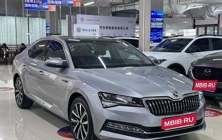 Skoda Superb III рестайлинг, 2023 год, 2 200 000 рублей, 3 фотография