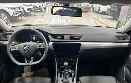 Skoda Superb III рестайлинг, 2023 год, 2 200 000 рублей, 7 фотография