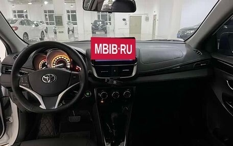 Toyota Yaris XP150 рестайлинг, 2022 год, 1 350 000 рублей, 7 фотография