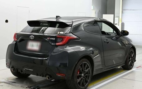 Toyota Yaris, 2022 год, 4 220 000 рублей, 3 фотография