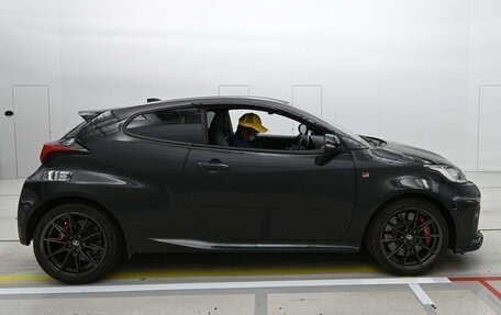 Toyota Yaris, 2022 год, 4 220 000 рублей, 4 фотография