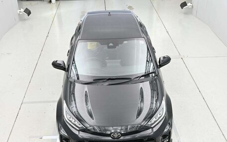 Toyota Yaris, 2022 год, 4 220 000 рублей, 2 фотография