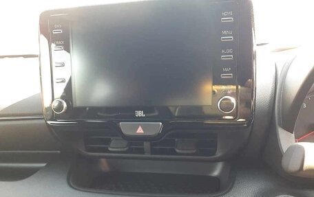 Toyota Yaris, 2022 год, 4 220 000 рублей, 12 фотография