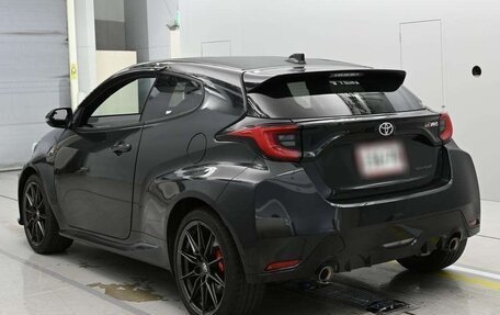 Toyota Yaris, 2022 год, 4 220 000 рублей, 7 фотография