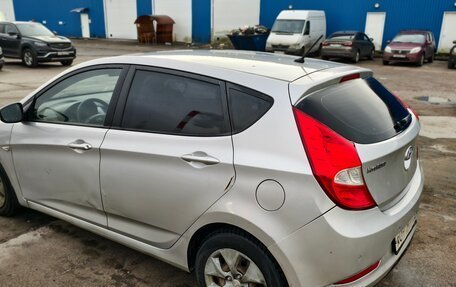 Hyundai Solaris II рестайлинг, 2015 год, 350 000 рублей, 1 фотография