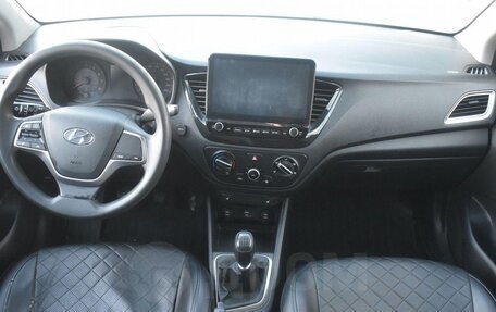 Hyundai Solaris II рестайлинг, 2017 год, 1 070 000 рублей, 7 фотография