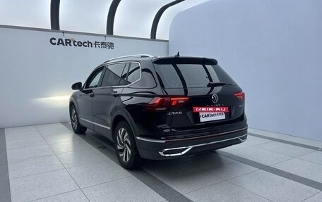 Volkswagen Tiguan II, 2023 год, 2 500 000 рублей, 3 фотография