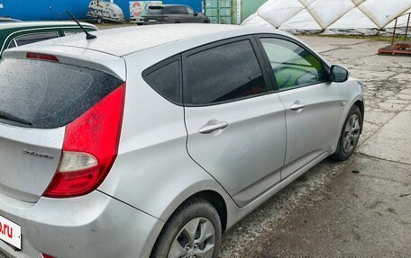 Hyundai Solaris II рестайлинг, 2015 год, 350 000 рублей, 7 фотография