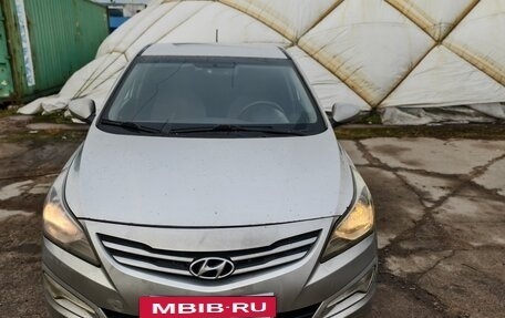 Hyundai Solaris II рестайлинг, 2015 год, 350 000 рублей, 2 фотография