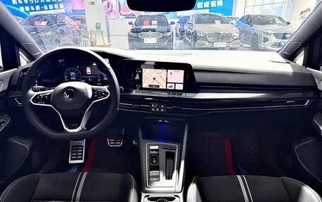 Volkswagen Golf VIII, 2023 год, 2 017 000 рублей, 9 фотография