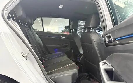 Volkswagen Golf VIII, 2023 год, 2 017 000 рублей, 10 фотография