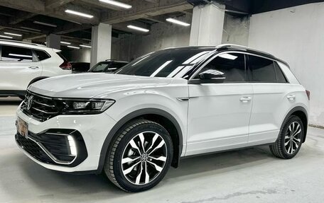 Volkswagen T-Roc I, 2022 год, 1 700 000 рублей, 1 фотография
