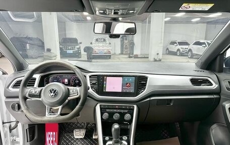 Volkswagen T-Roc I, 2022 год, 1 700 000 рублей, 6 фотография