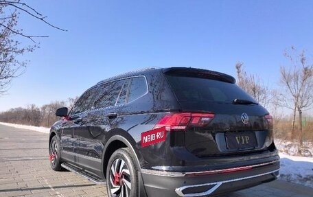 Volkswagen Tiguan II, 2023 год, 2 450 000 рублей, 3 фотография