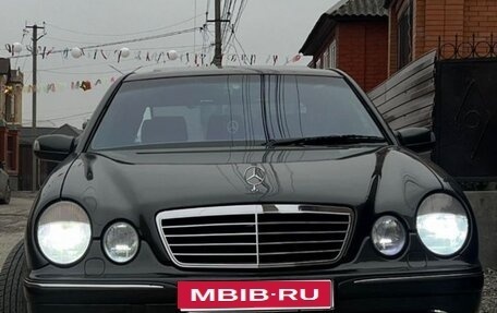 Mercedes-Benz E-Класс, 2001 год, 1 050 000 рублей, 1 фотография