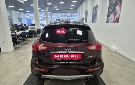 Infiniti QX50 I рестайлинг, 2017 год, 2 046 000 рублей, 6 фотография