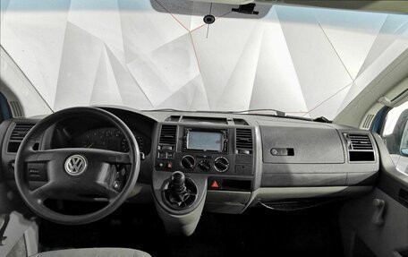 Volkswagen Transporter T5 рестайлинг, 2003 год, 675 150 рублей, 13 фотография