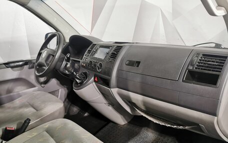 Volkswagen Transporter T5 рестайлинг, 2003 год, 675 150 рублей, 12 фотография