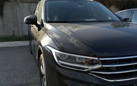 Volkswagen Tiguan II, 2023 год, 2 449 999 рублей, 1 фотография