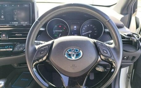 Toyota C-HR I рестайлинг, 2017 год, 1 587 000 рублей, 11 фотография