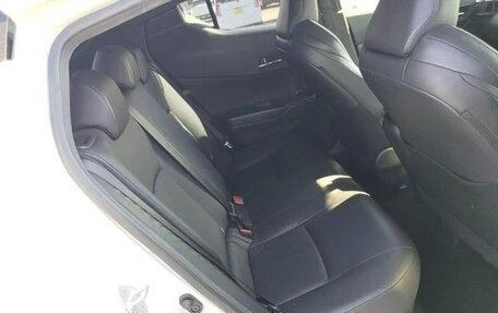 Toyota C-HR I рестайлинг, 2017 год, 1 587 000 рублей, 19 фотография