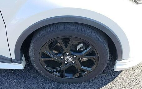 Toyota C-HR I рестайлинг, 2017 год, 1 587 000 рублей, 23 фотография