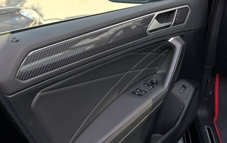 Volkswagen Tiguan II, 2023 год, 2 449 999 рублей, 4 фотография