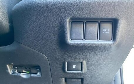 Toyota C-HR I рестайлинг, 2018 год, 1 699 000 рублей, 21 фотография